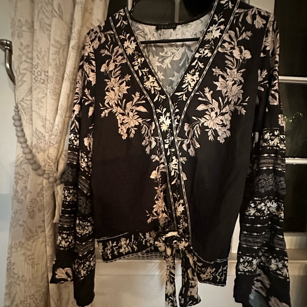 Bell sleeve print wrap top. Brand Venus. Black and white. Worn once. Size US 6.